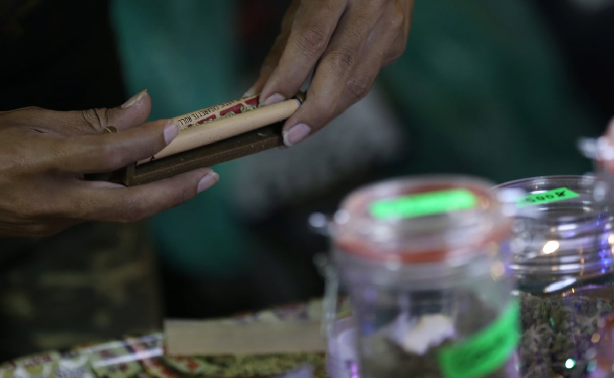 herbal tobacco Dried herbal tobacco alternatives for joints on rolling tray